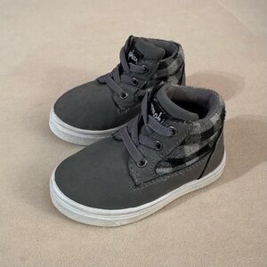 Oomphies Gray & Plaid Shoes